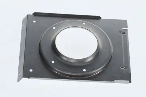 Abgasdeckel aus Metall mit runder Vertiefung und Befestigungslöchern. Hersteller ist Bosch.